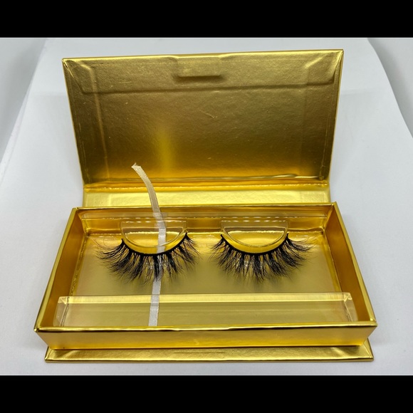 Luxury Mink Lashes - Picture 2 of 10